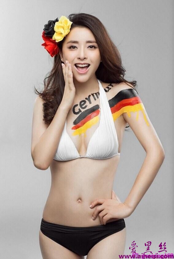 当红女星黄小蕾化身足球宝贝性感美女图