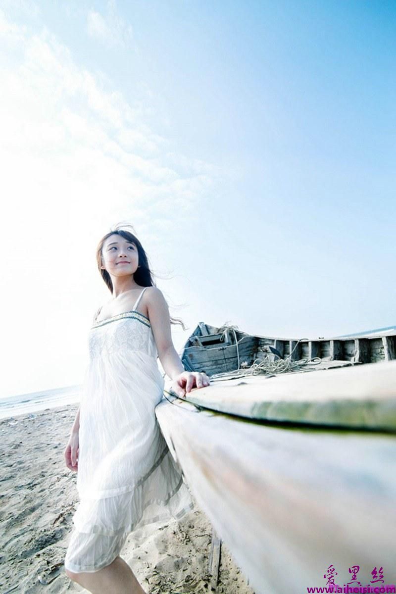 清新长裙少女海边甜美小性感高清唯美图片