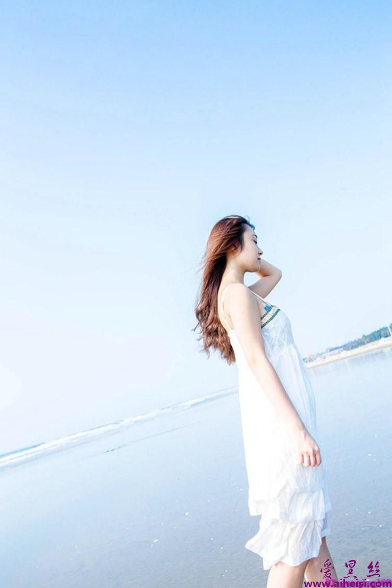 清新长裙少女海边甜美小性感高清唯美图片