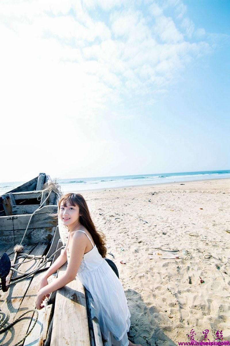 清新长裙少女海边甜美小性感高清唯美图片