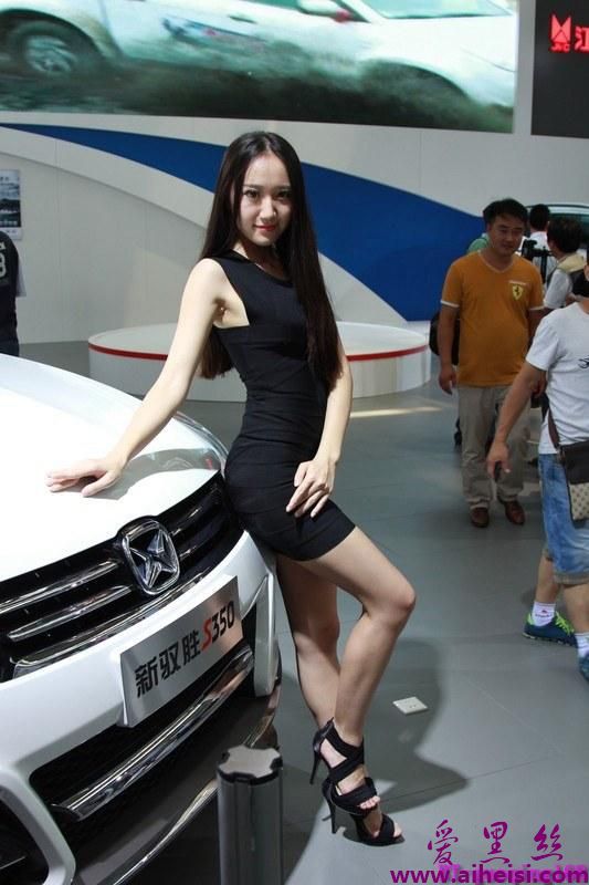 香车美女惊艳靓丽诱人的身段激情写真