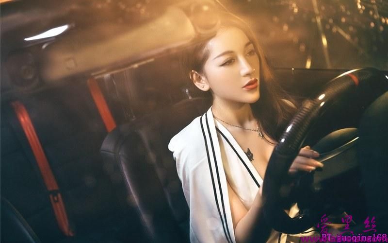 性感美乳车模高跟娇艳魅力摄影