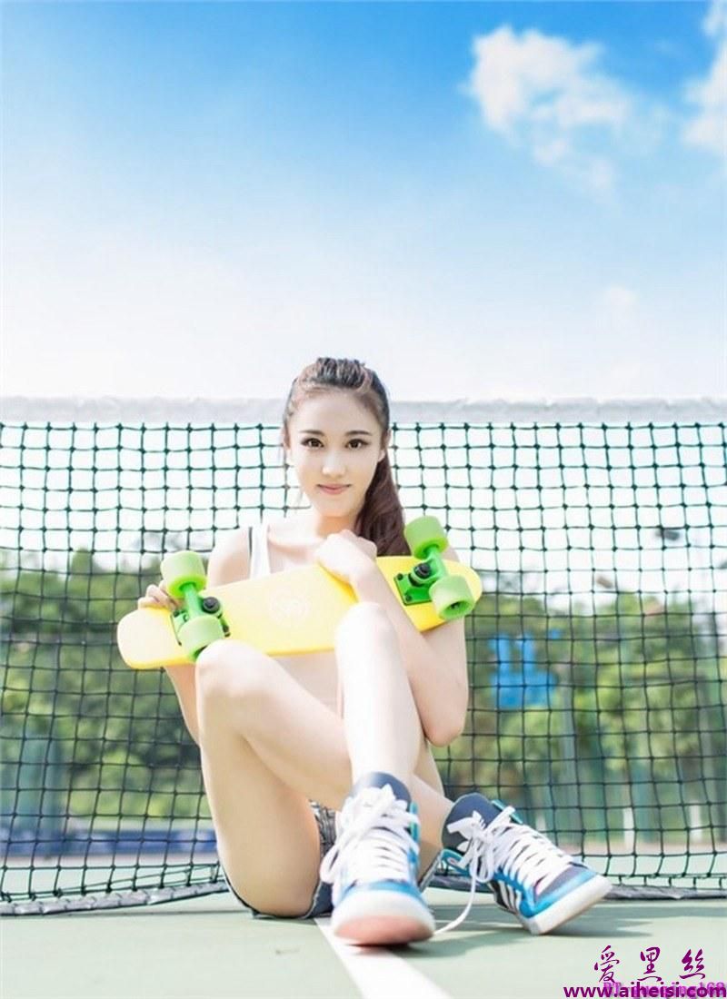 清纯美女校花校园内高清写真