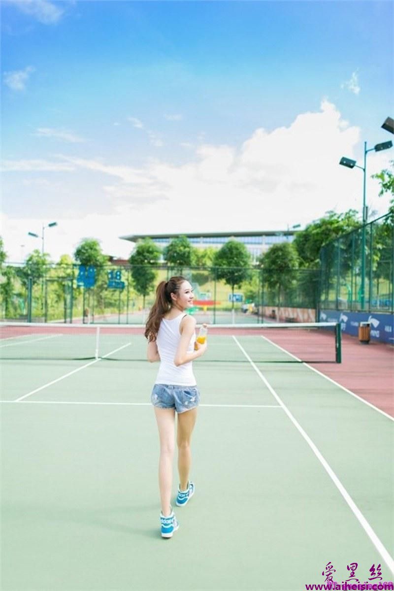 清纯美女校花校园内高清写真