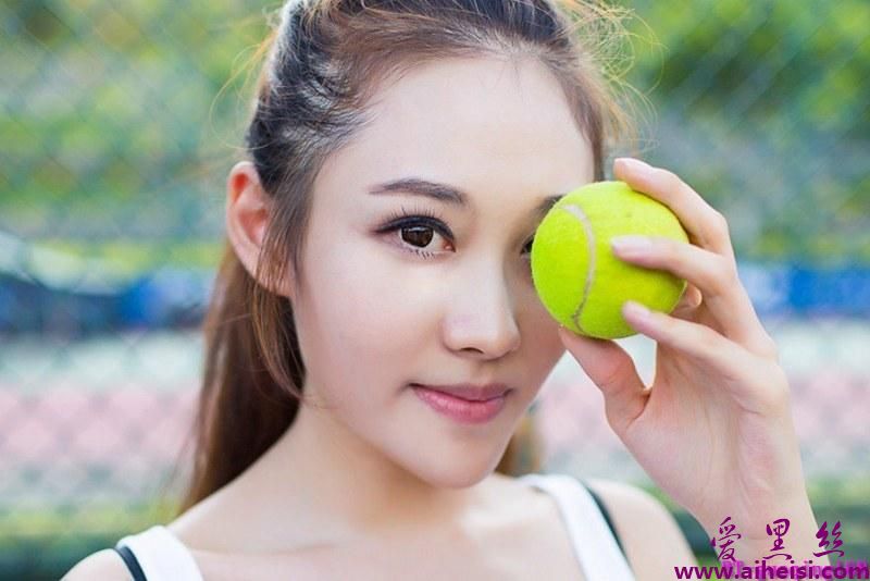 清纯美女校花校园内高清写真