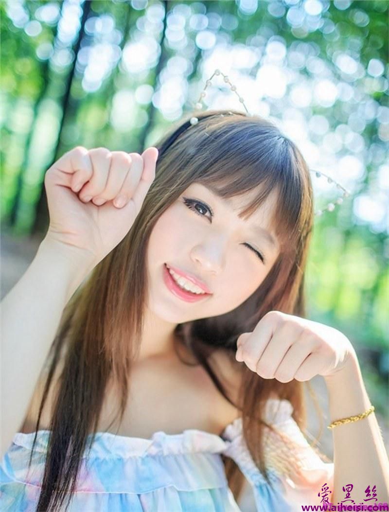 清纯可爱的猫系女生森林唯美写真