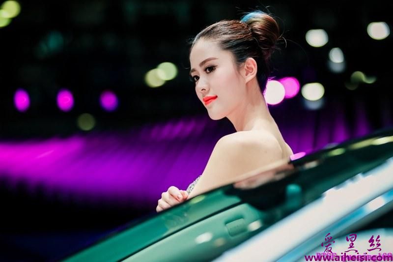 惊艳车模白皙肌肤高贵华丽写真