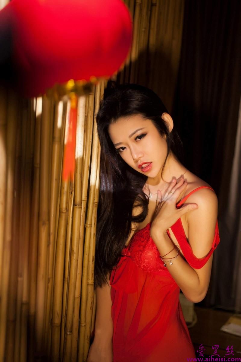 李凯诗穿情趣内衣在床上搔首弄姿