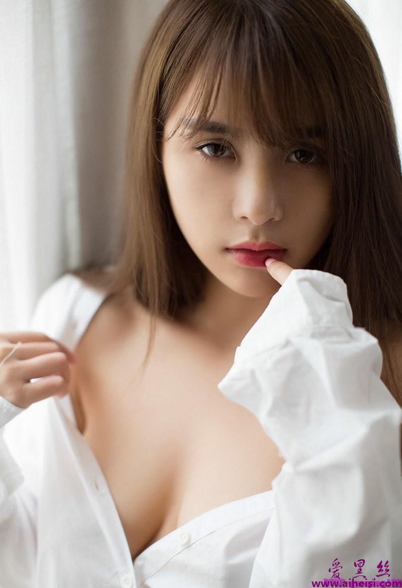 嫩妹夏美酱白嫩胸器诱惑