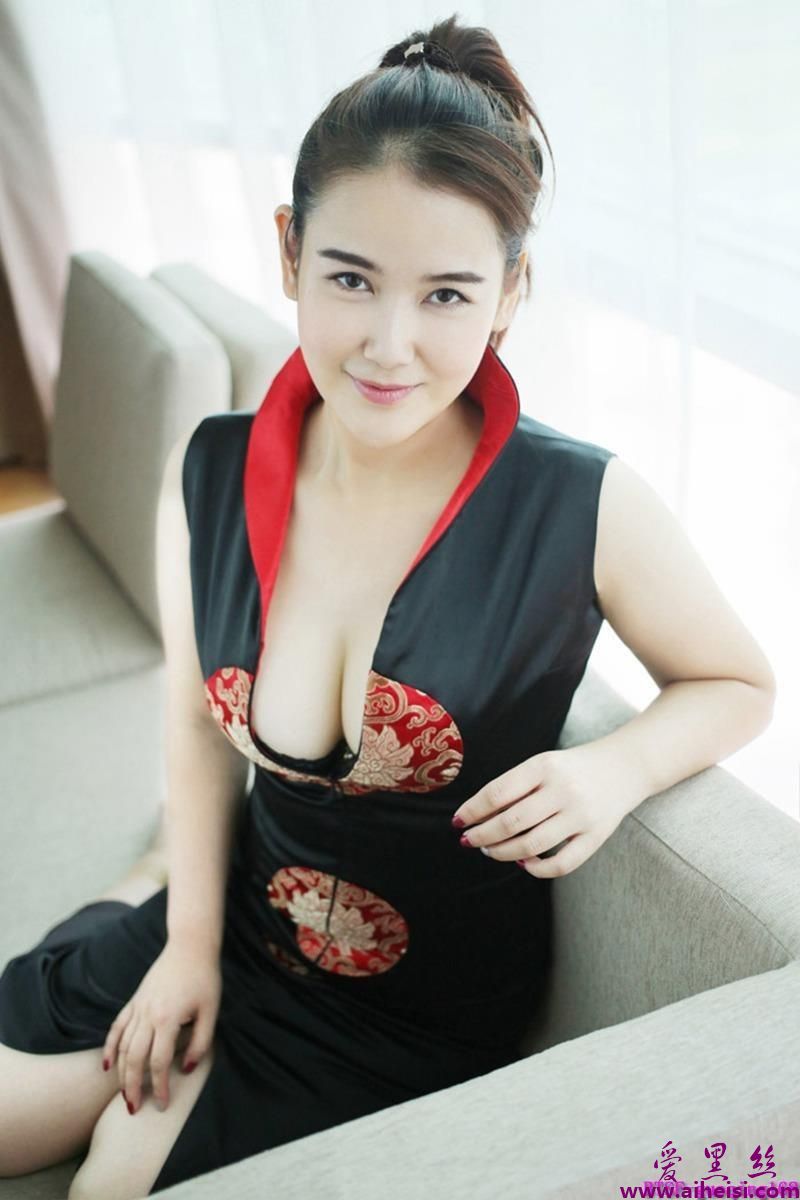 丰满少妇猫本amy优雅大方酥胸诱惑图片