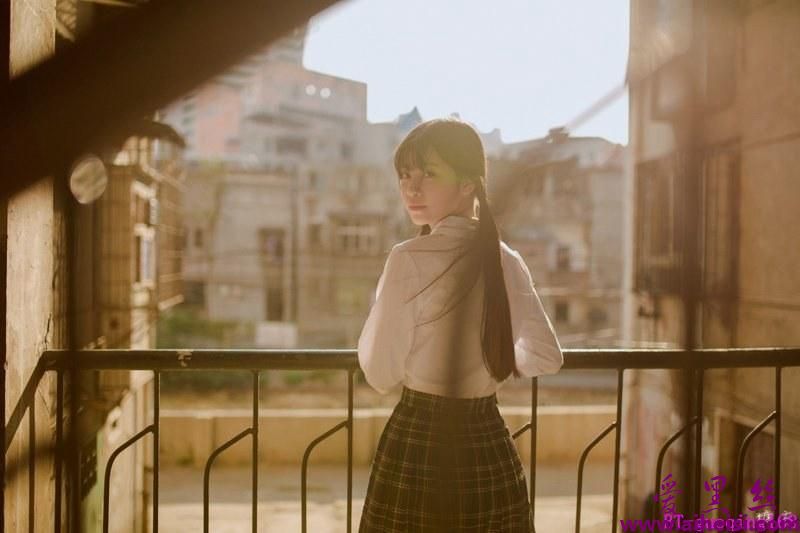 双马尾可爱美女夏日海边写真唯美摄影