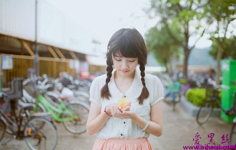 双马尾可爱美女夏日海边写真唯美摄影