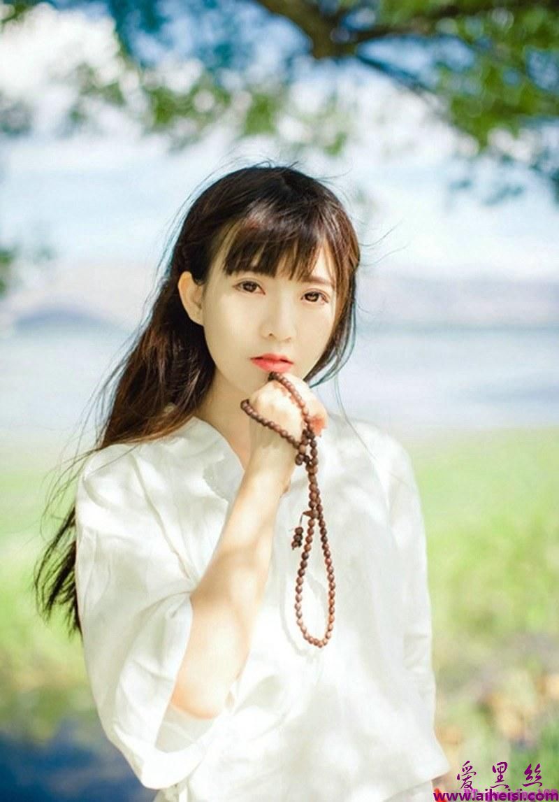 古典气质文艺少女散发大自然之美唯美写真