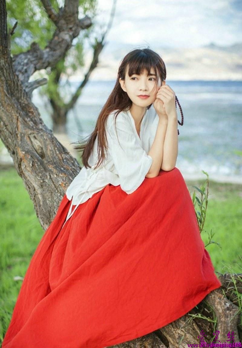 古典气质文艺少女散发大自然之美唯美写真