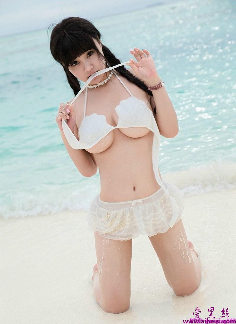 白胖爆乳美女可儿童颜巨乳海边开心玩耍高清摄影