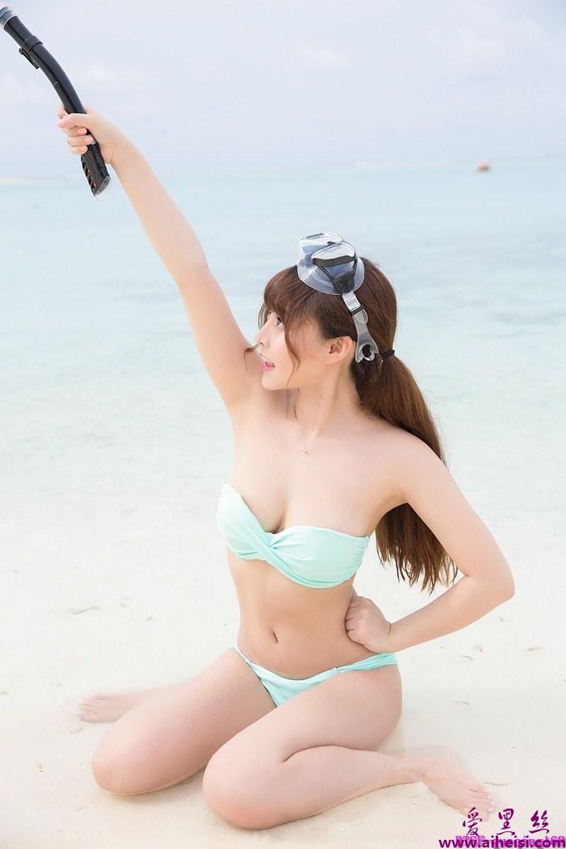 白胖小妹柳侑绮比基尼下酥胸诱惑高清图片