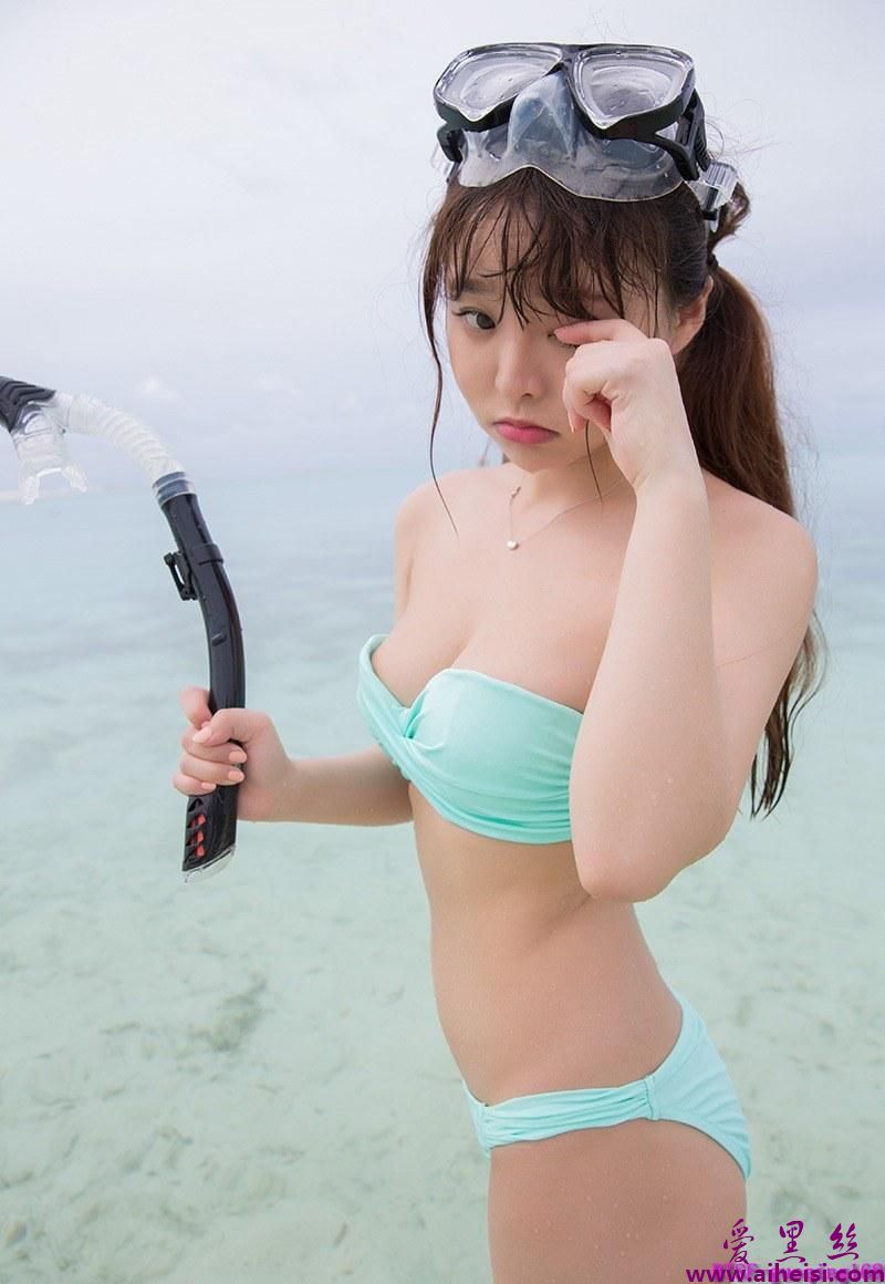 白胖小妹柳侑绮比基尼下酥胸诱惑高清图片