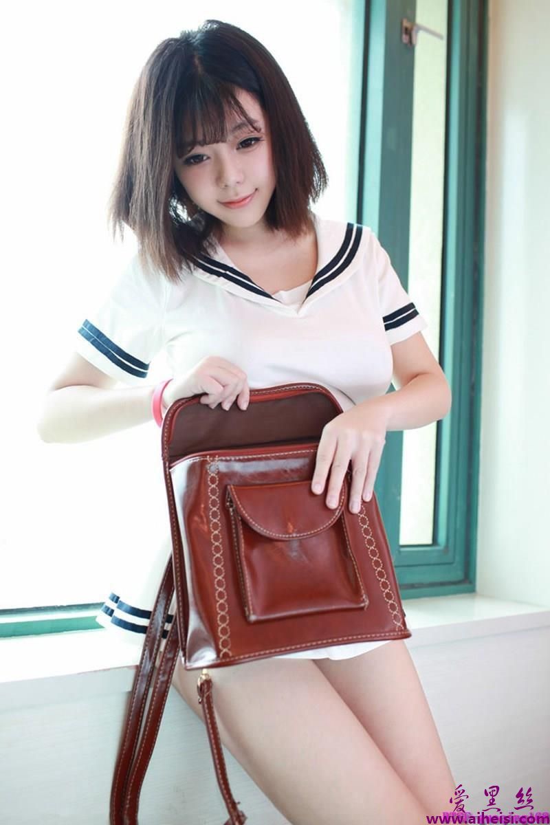 巨乳美女刘飞儿白色制服凸点照小姨的诱惑