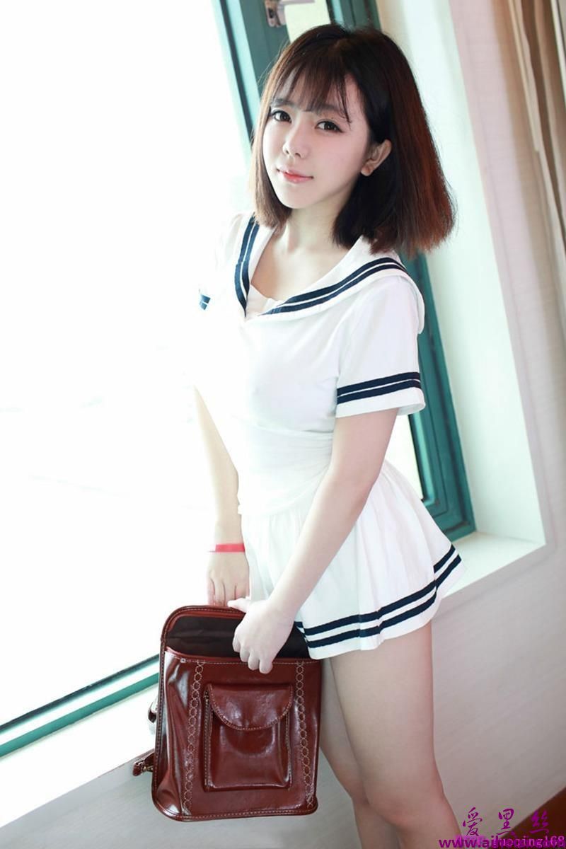 巨乳美女刘飞儿白色制服凸点照小姨的诱惑