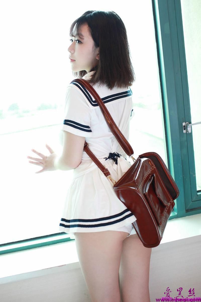 巨乳美女刘飞儿白色制服凸点照小姨的诱惑