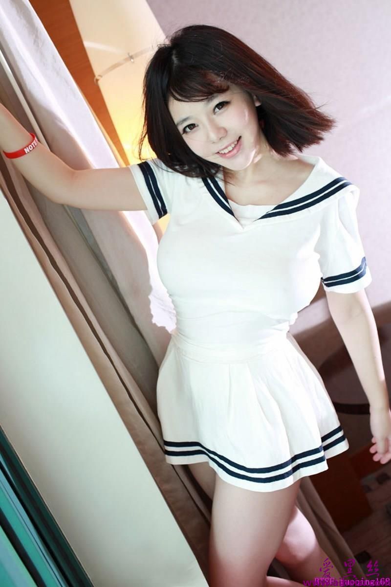 巨乳美女刘飞儿白色制服凸点照小姨的诱惑