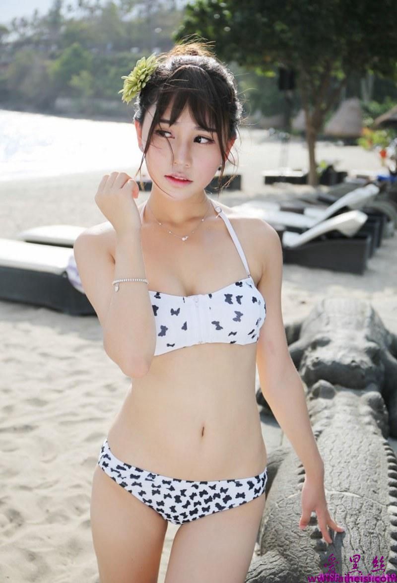 小清新小美女Milk楚楚阳光沙滩比基尼旅拍