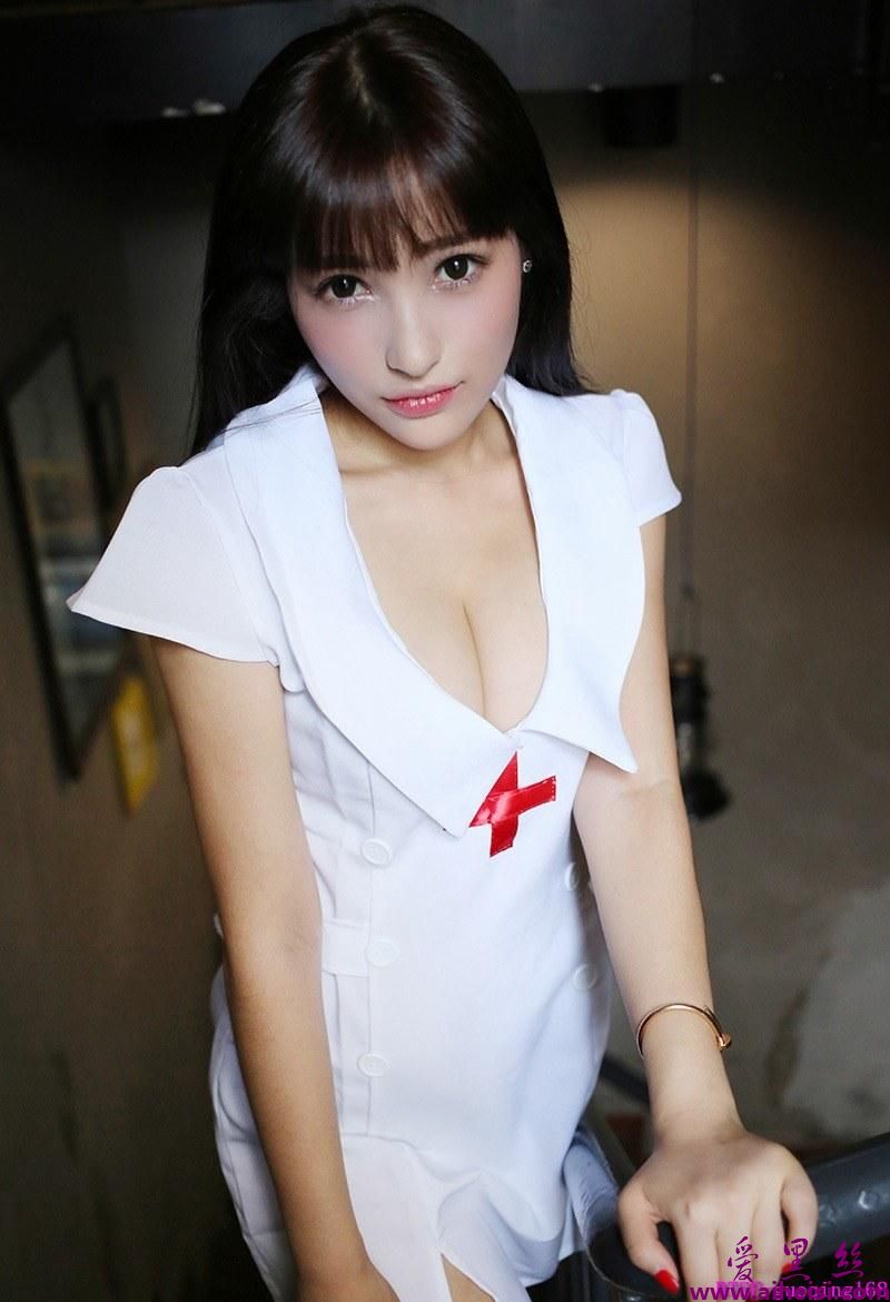 护士姐姐妮可可娇艳欲滴制服诱惑高清大图