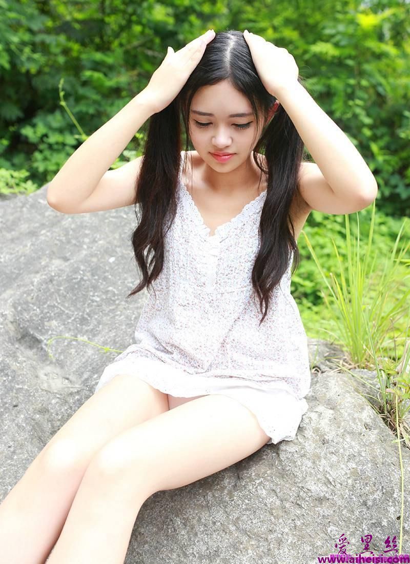 清新美女水灵秀气户外内衣写真性感艺术
