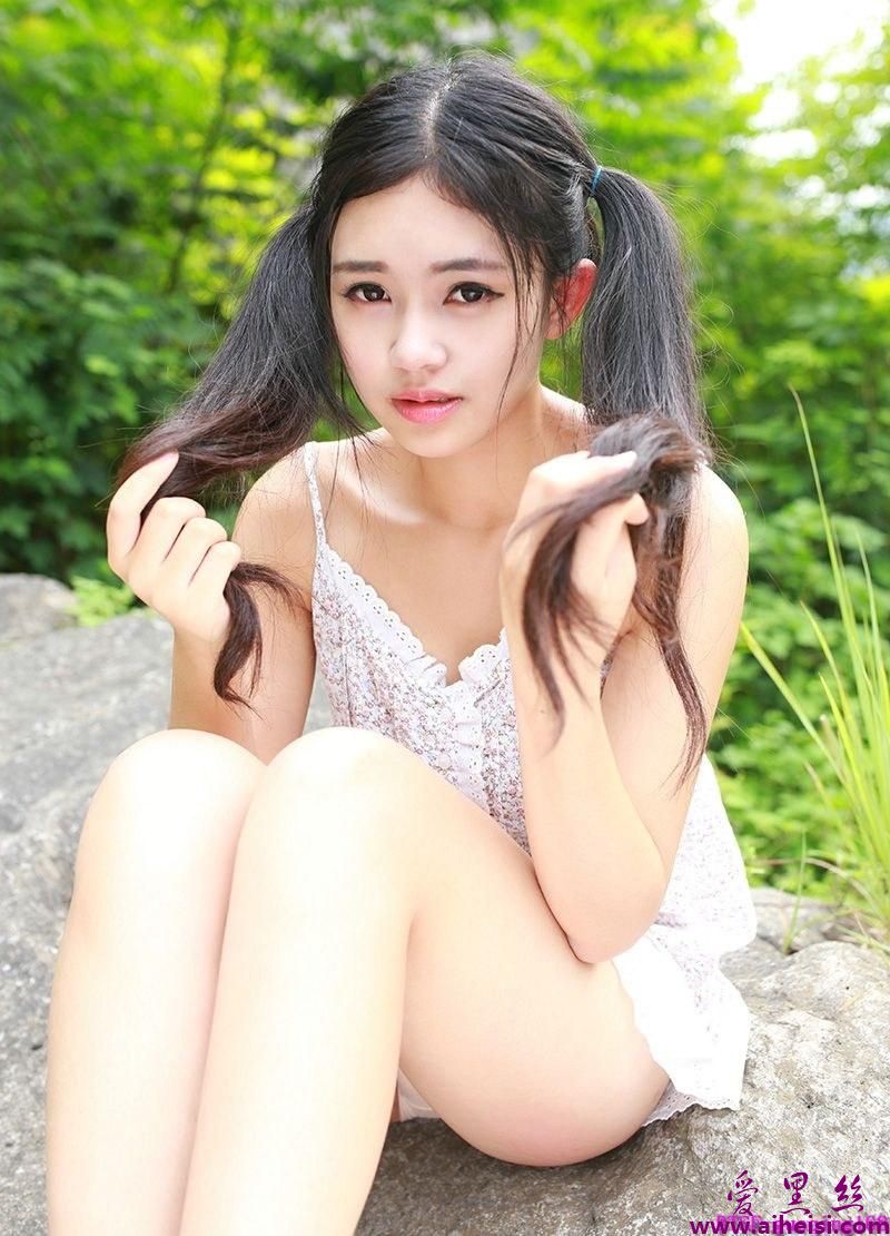 清新美女水灵秀气户外内衣写真性感艺术
