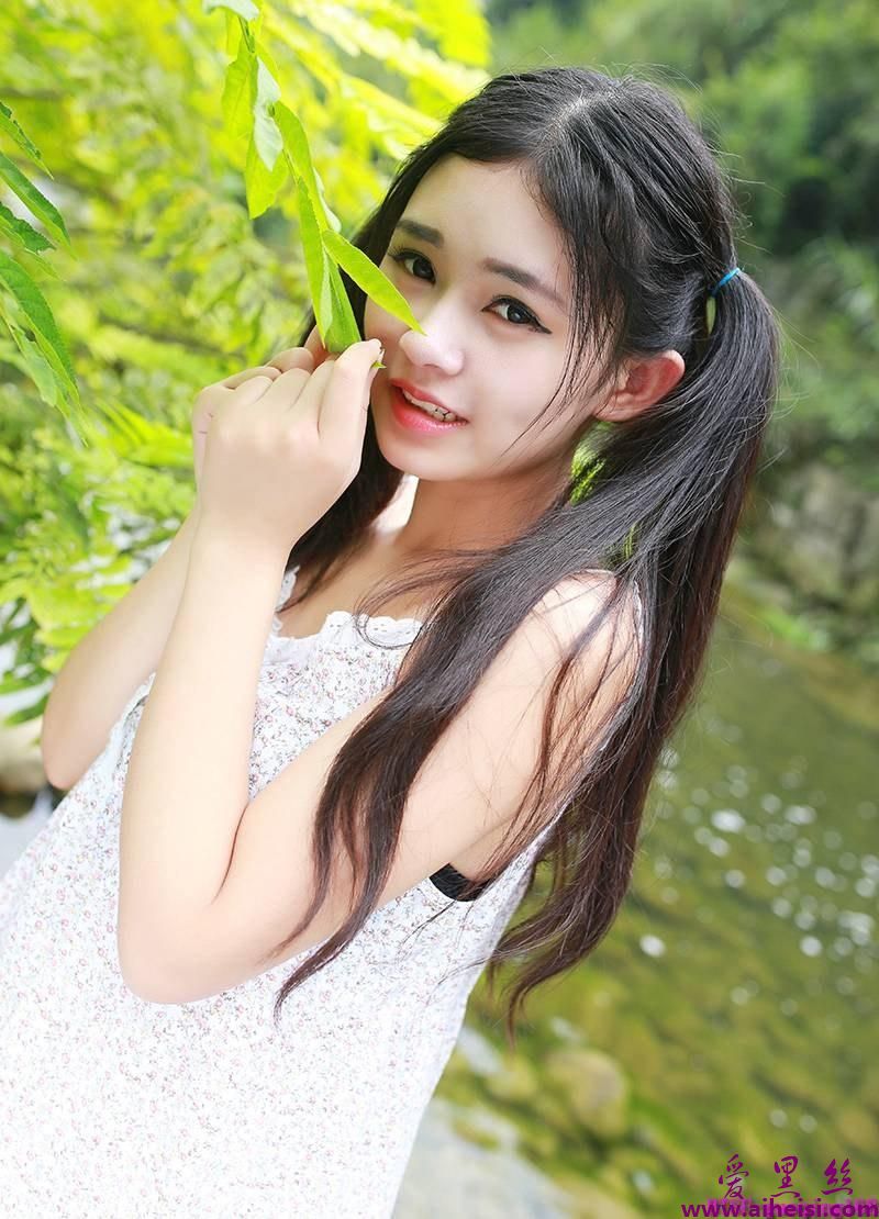 清新美女水灵秀气户外内衣写真性感艺术