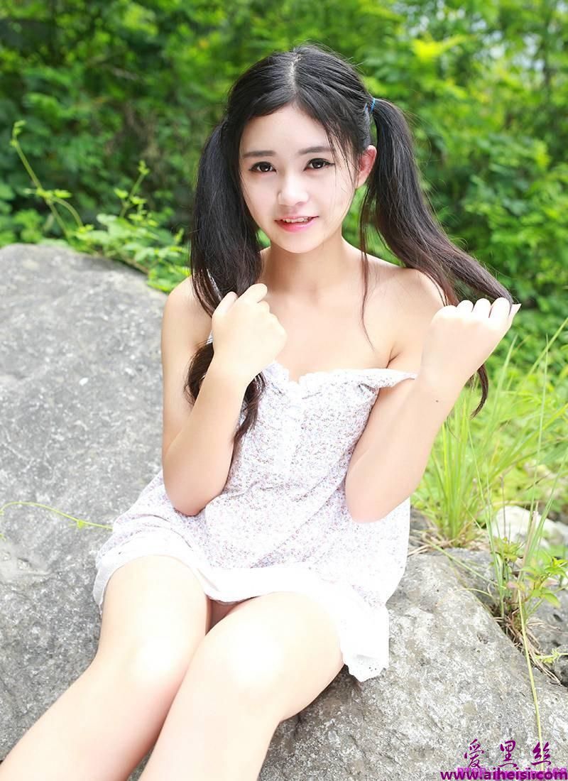 清新美女水灵秀气户外内衣写真性感艺术