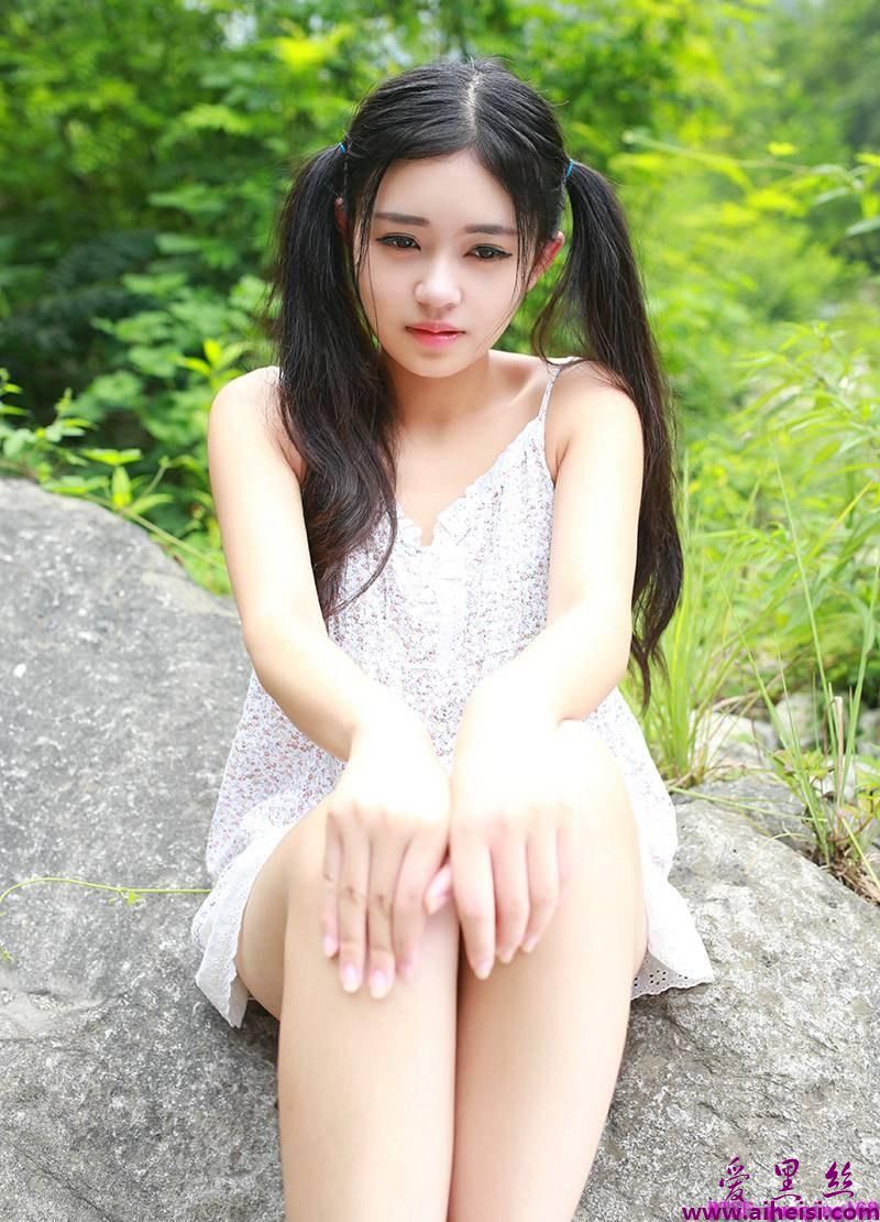 清新美女水灵秀气户外内衣写真性感艺术
