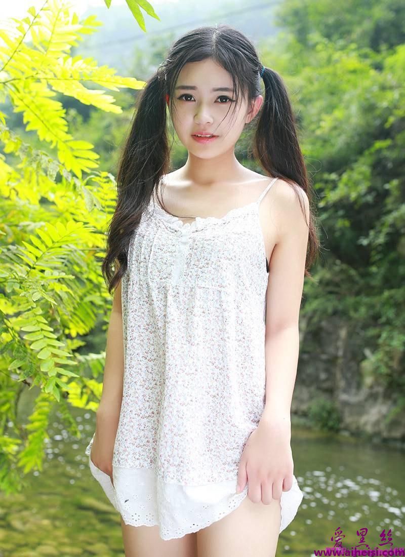 清新美女水灵秀气户外内衣写真性感艺术