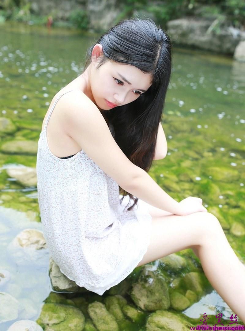 清新美女水灵秀气户外内衣写真性感艺术