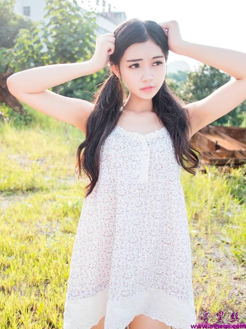 清新美女水灵秀气户外内衣写真性感艺术