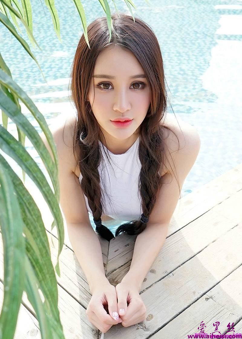 高挑妹子青树傲人的身材美女艺术欣赏