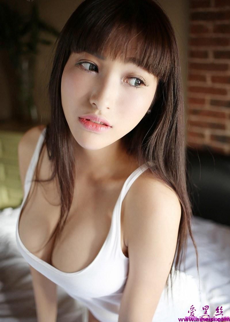 性感撩人的美胸尤物妮可可惹火玉体诱惑高清艺术照