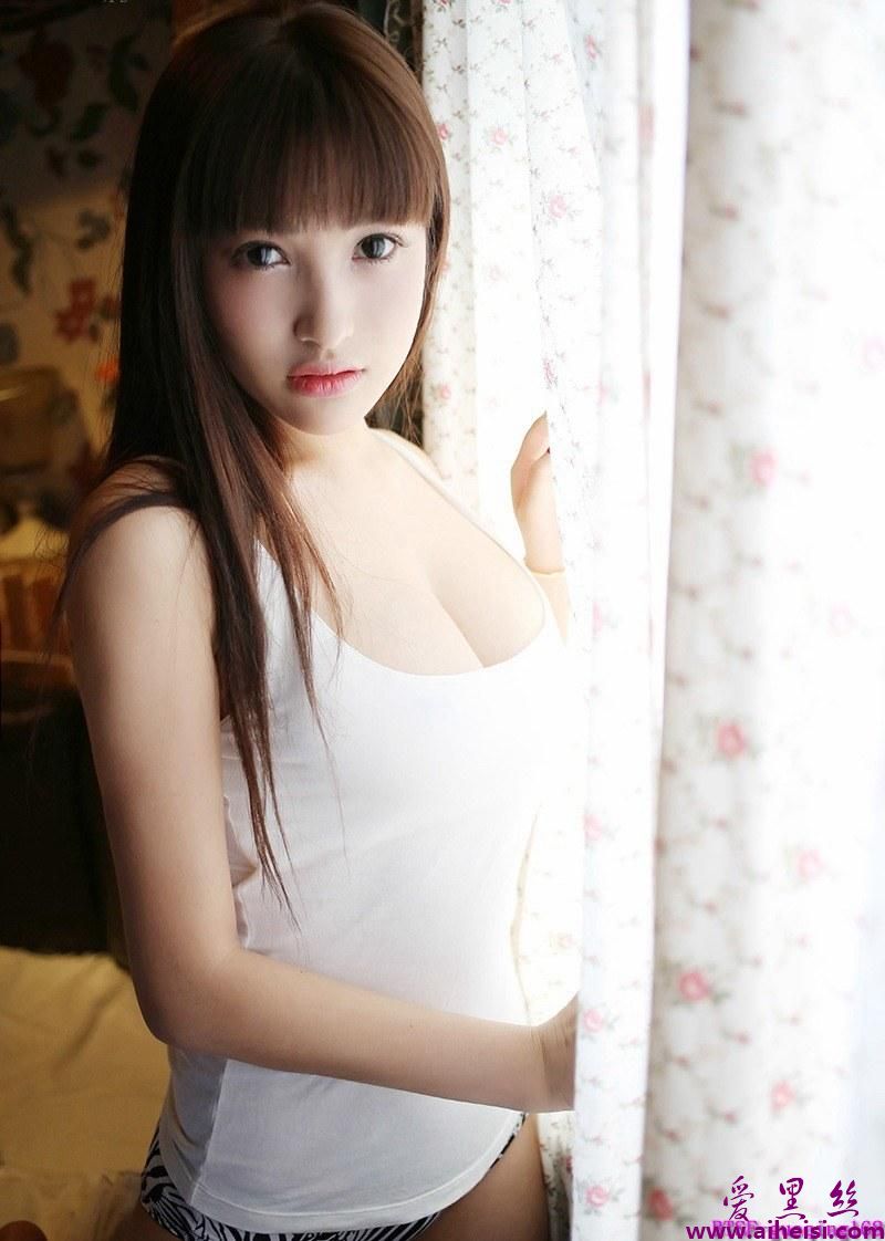 性感撩人的美胸尤物妮可可惹火玉体诱惑高清艺术照