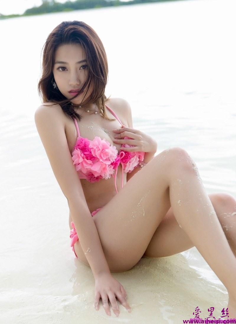 网络美女许诺海边内衣写真性感艺术