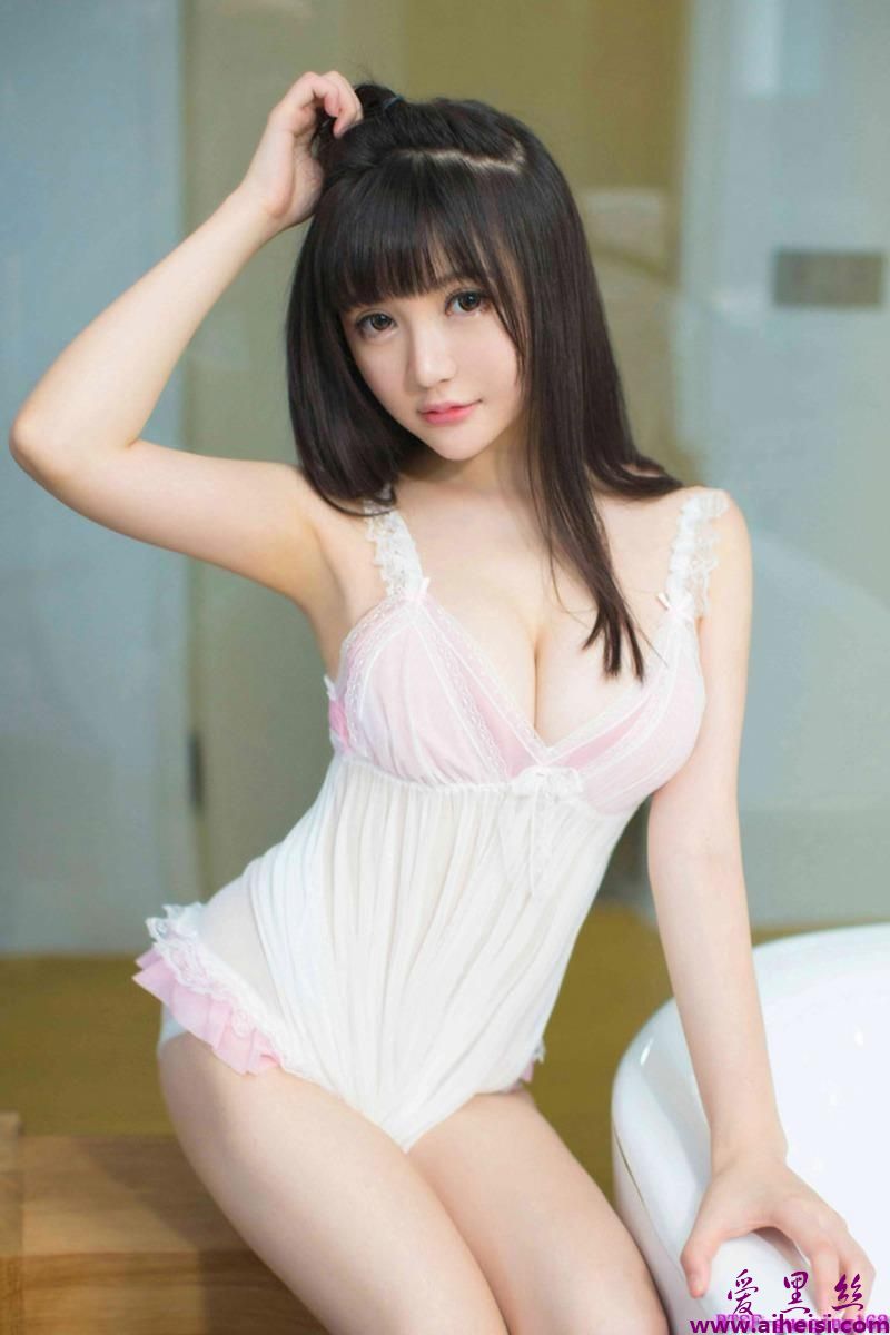 极品妹子米妮前凸后翘美丽动人大胆人体艺术图片