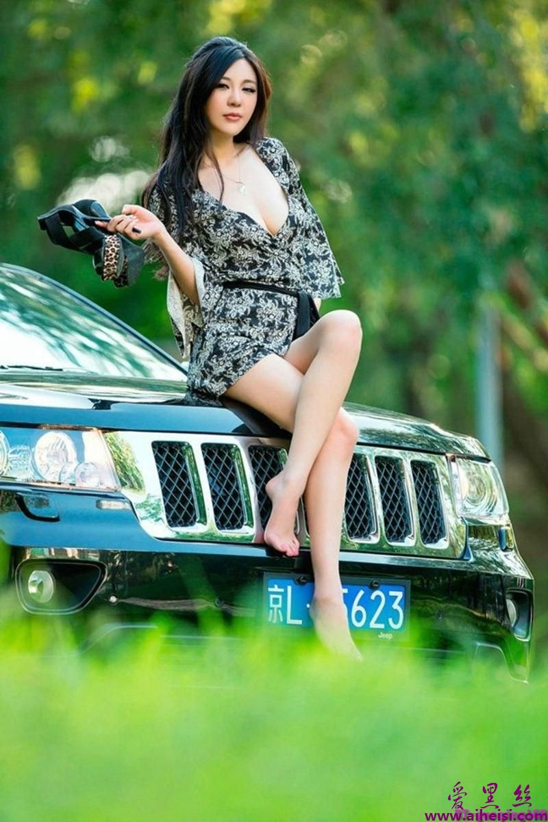 气质美女车模翘臀诱惑妖娆图片