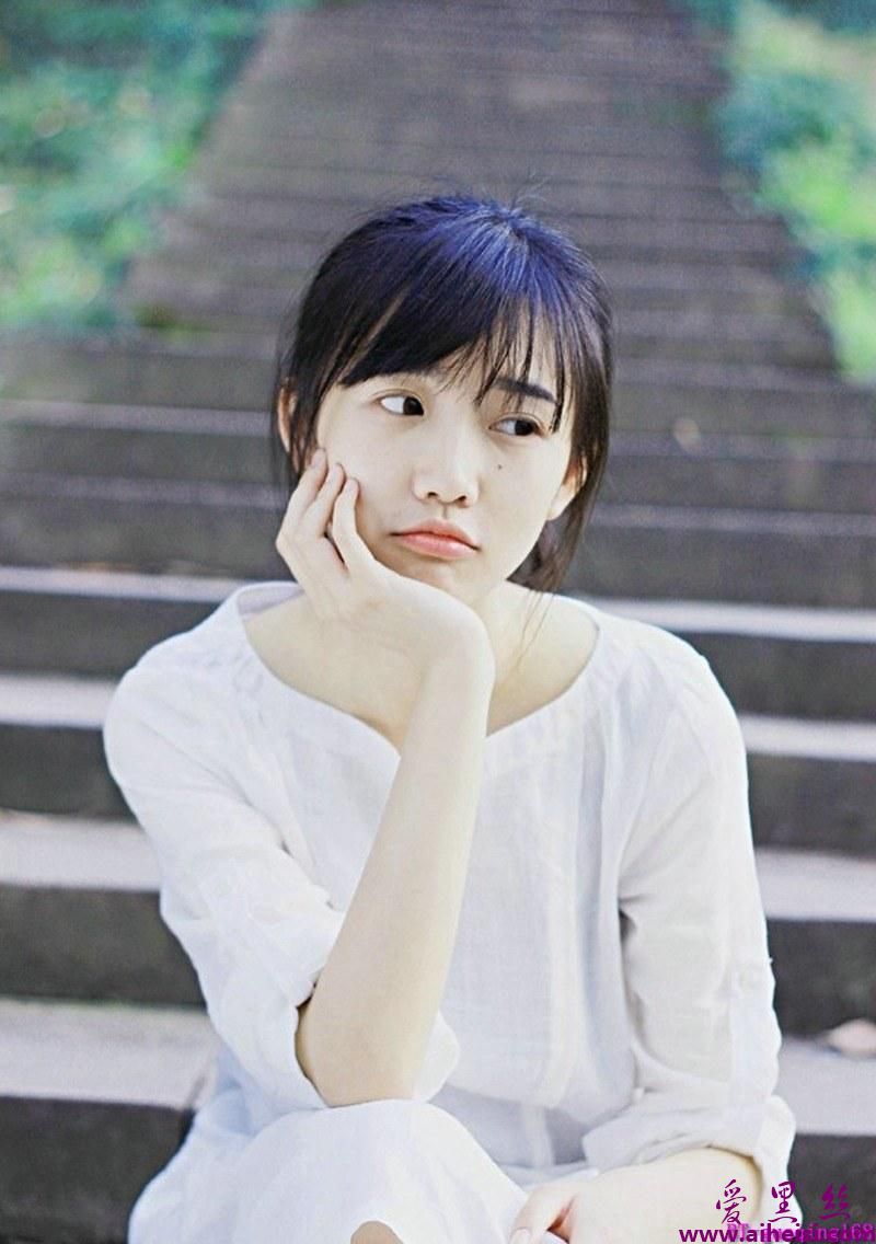小清新美女校园内唯美写真