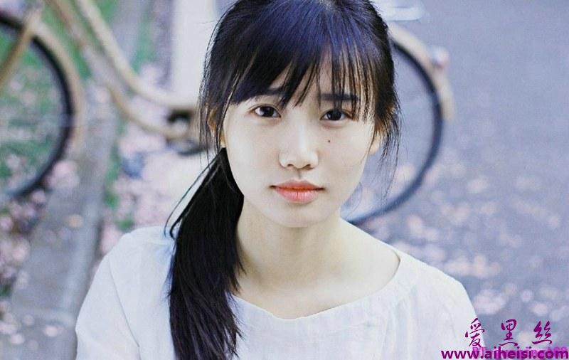 小清新美女校园内唯美写真