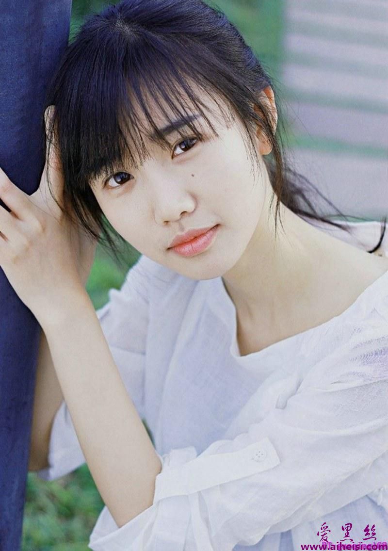 小清新美女校园内唯美写真