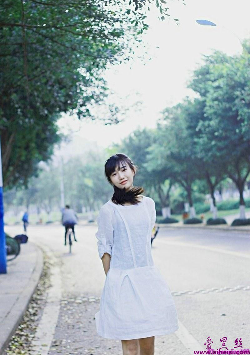 小清新美女校园内唯美写真