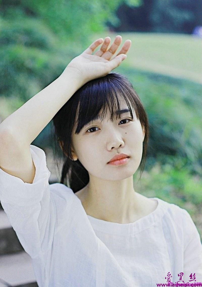 小清新美女校园内唯美写真