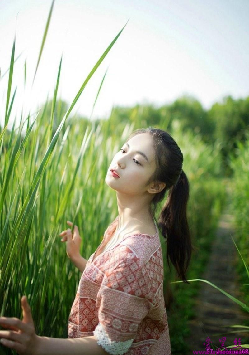 小清新妹子户外清新动人唯美摄影图