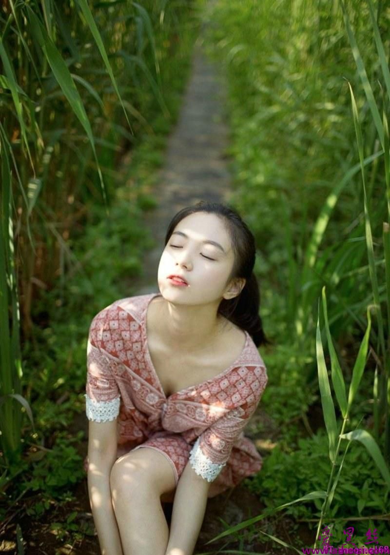 小清新妹子户外清新动人唯美摄影图