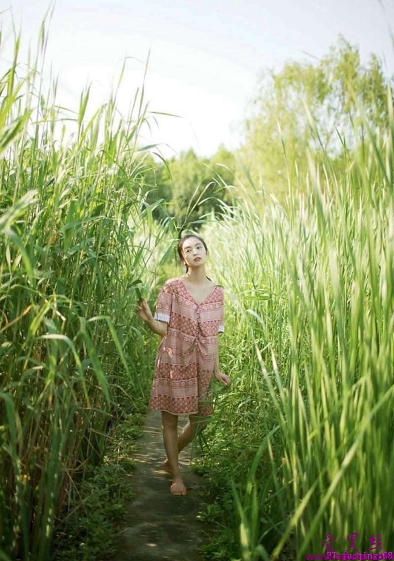 小清新妹子户外清新动人唯美摄影图