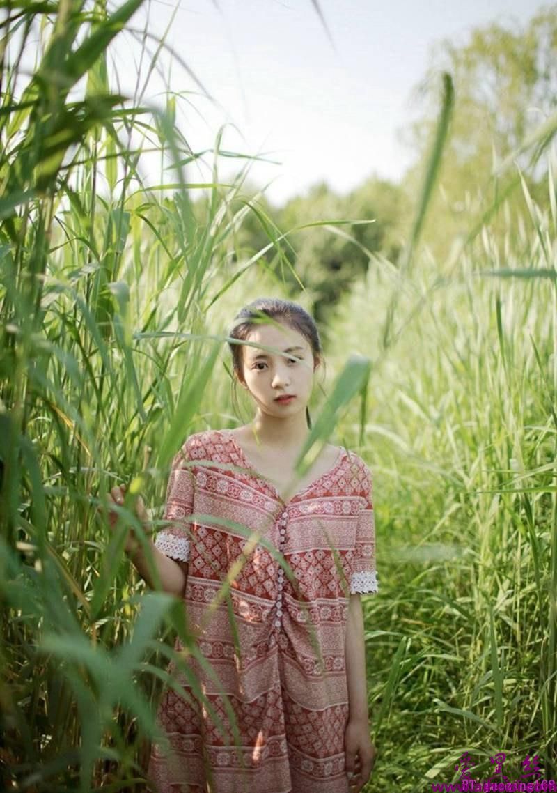 小清新妹子户外清新动人唯美摄影图